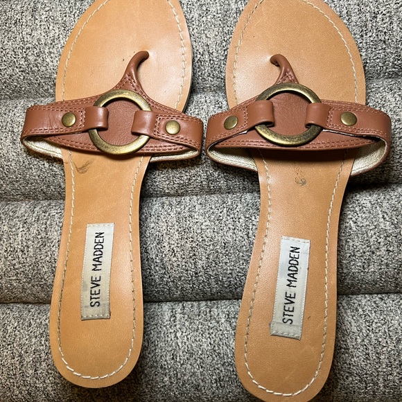Size 6.5 Steve Madden sandals with slight heel - Picture 1 of 4